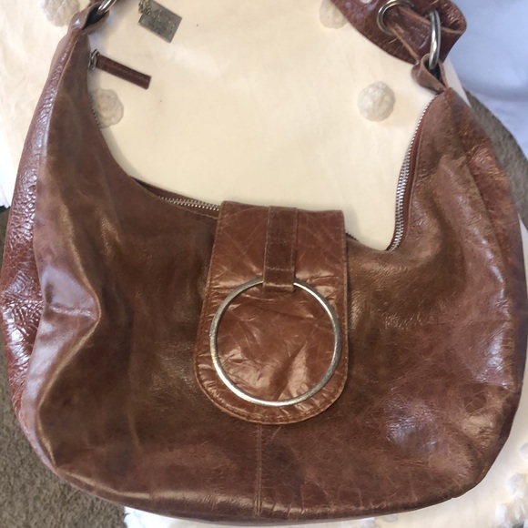 IRIS TYLER cognac brown distressed genuine leather shoulder handbag. - Picture 15 of 15